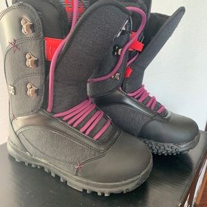 DC snow boarding boots